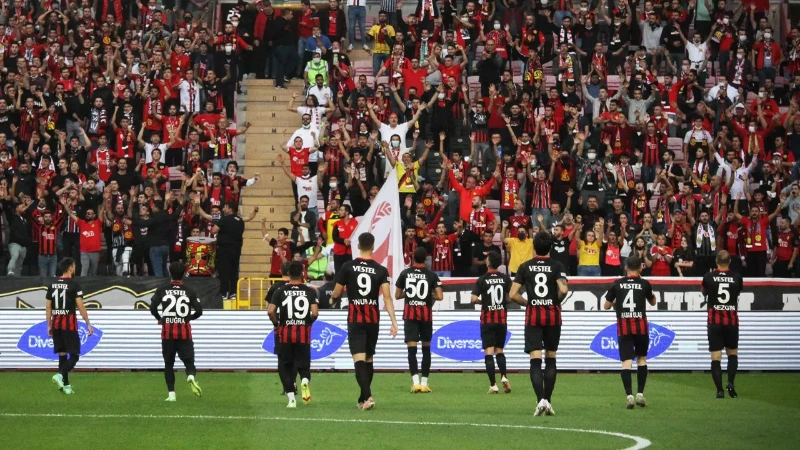 En fazla taraftarı olan takım Galatasaray, en fanatik taraftar Trabzonspor'da - Resim: 6