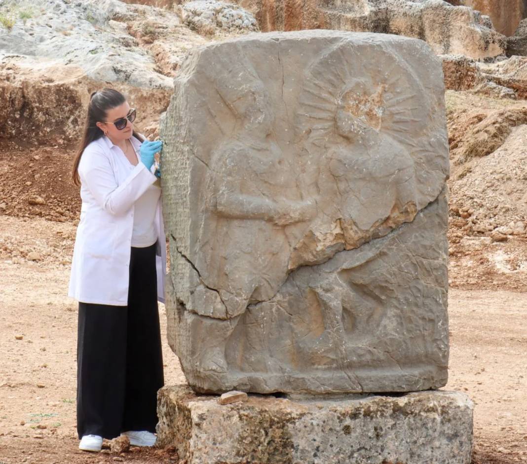 Adıyaman'daki 2 bin yıllık tokalaşma anıtı ve yazıt Perre Antik Kenti'nde sergilenecek - Resim: 3