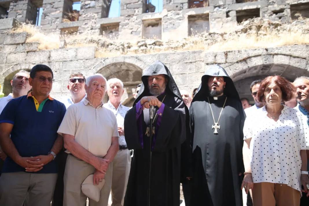 Diyarbakır'da 500 yıllık Surp Sarkis Ermeni Kilisesi'nde restorasyon çalışması başlatıldı - Resim: 6